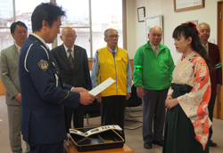 平成28年度香芝警察署一日署長の任命式の様子