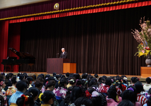 大学院の学位授与式の風景