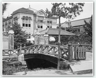 記念館と橘橋　写真