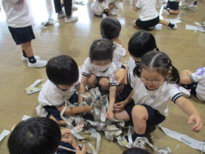 新聞紙で遊ぼう！