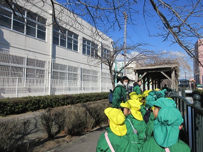 年長☆小学校見学